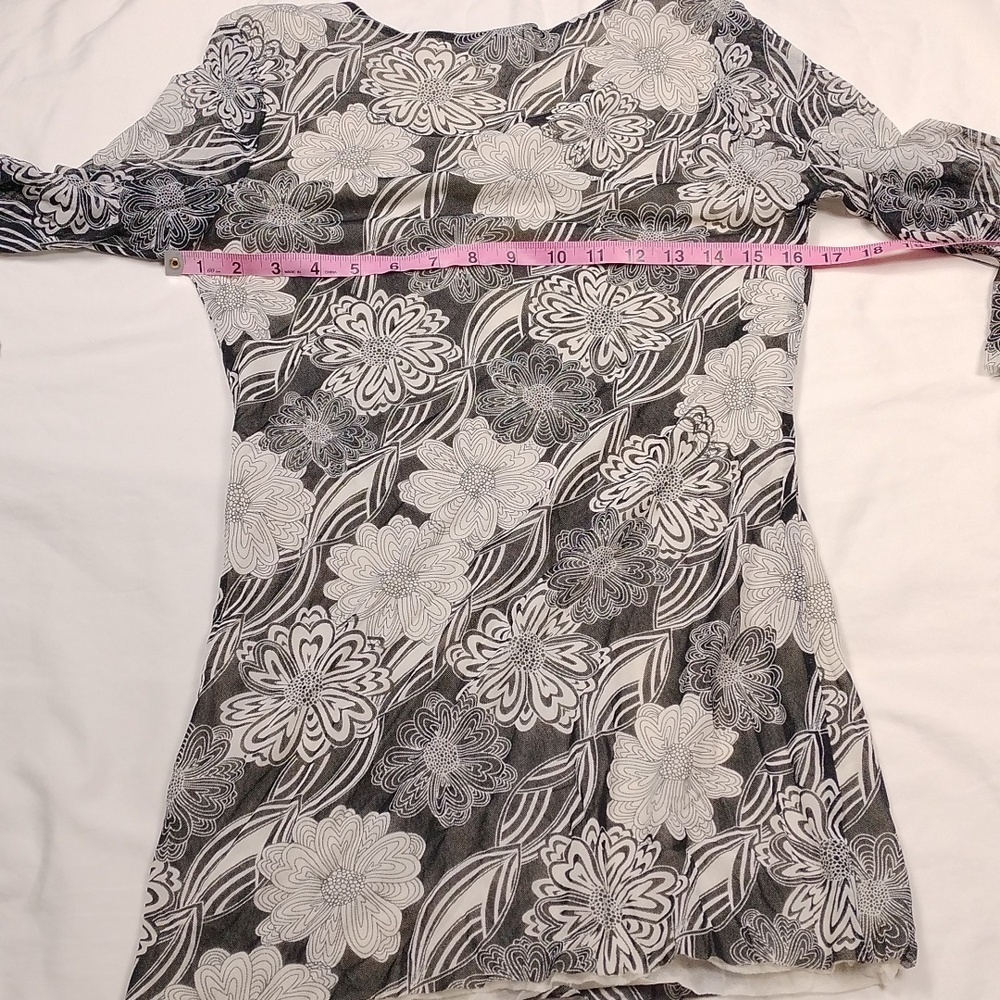 CAbi women's v neck short sleeved top size Large - Picture 11 of 13